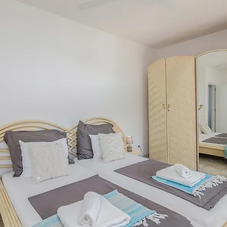 In With Wifi Сasa de vacaciones Njivice